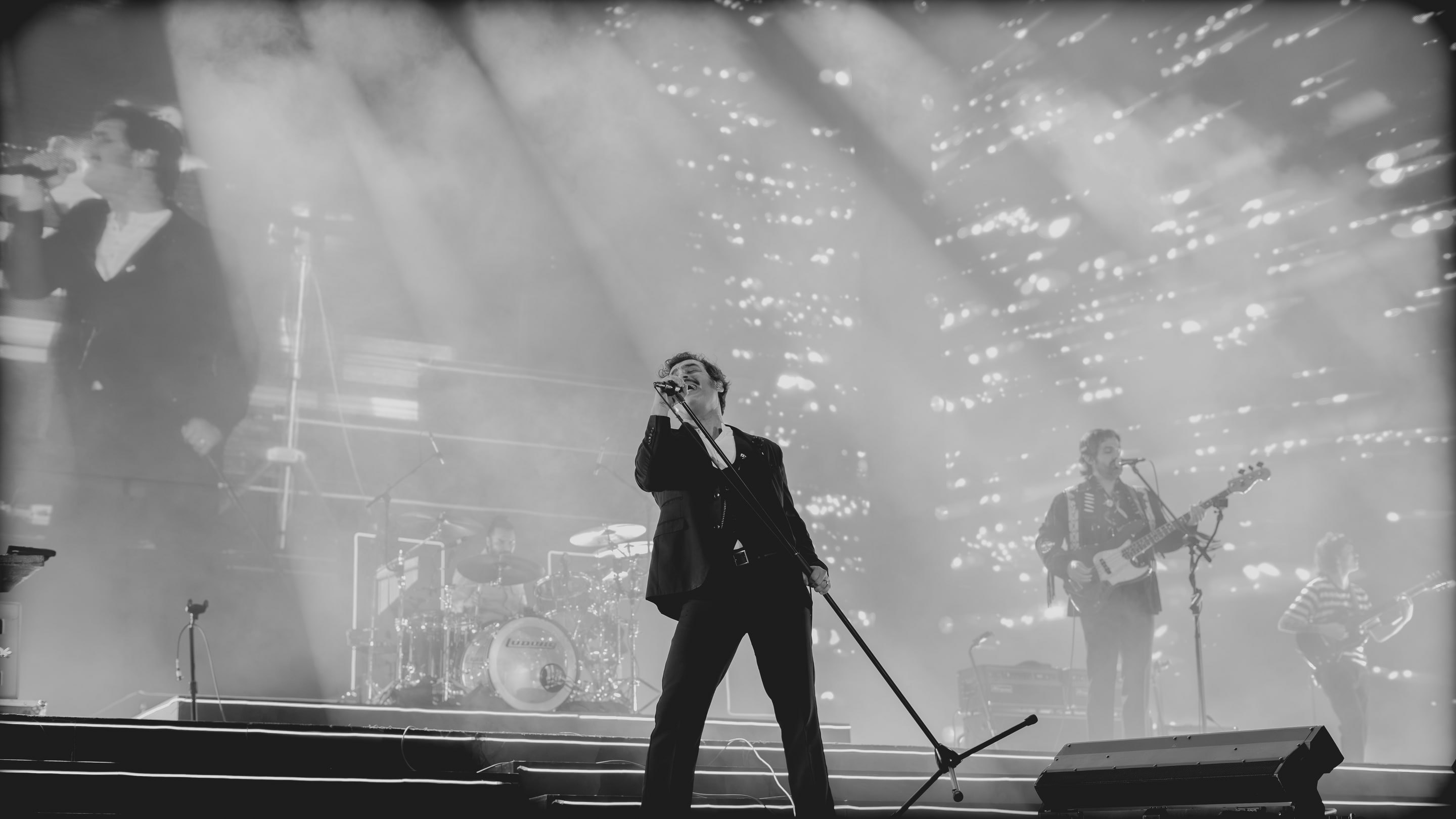 Enjambre en el Estadio GNP Seguros durante el concierto, fotografía 5 de 17.